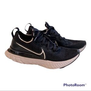 women’s nike react infinity run flyknit black/white size 8